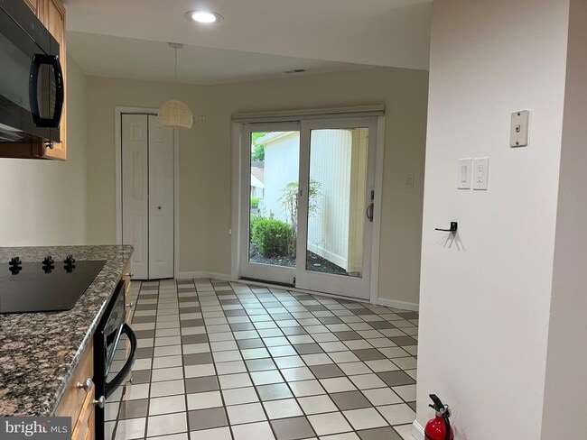 Building Photo - 1710 Chanticleer