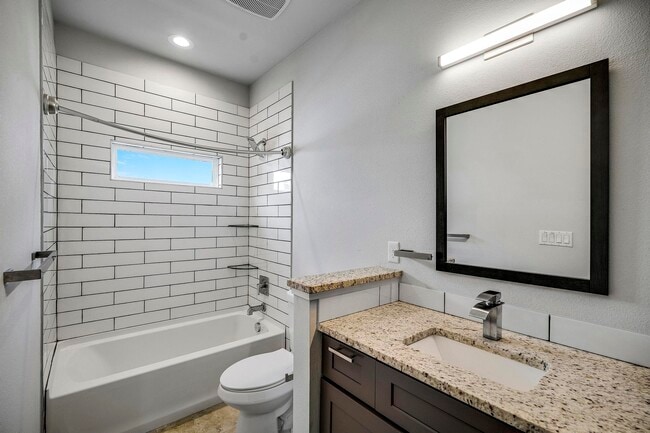 Building Photo - 1417 E Crockett St