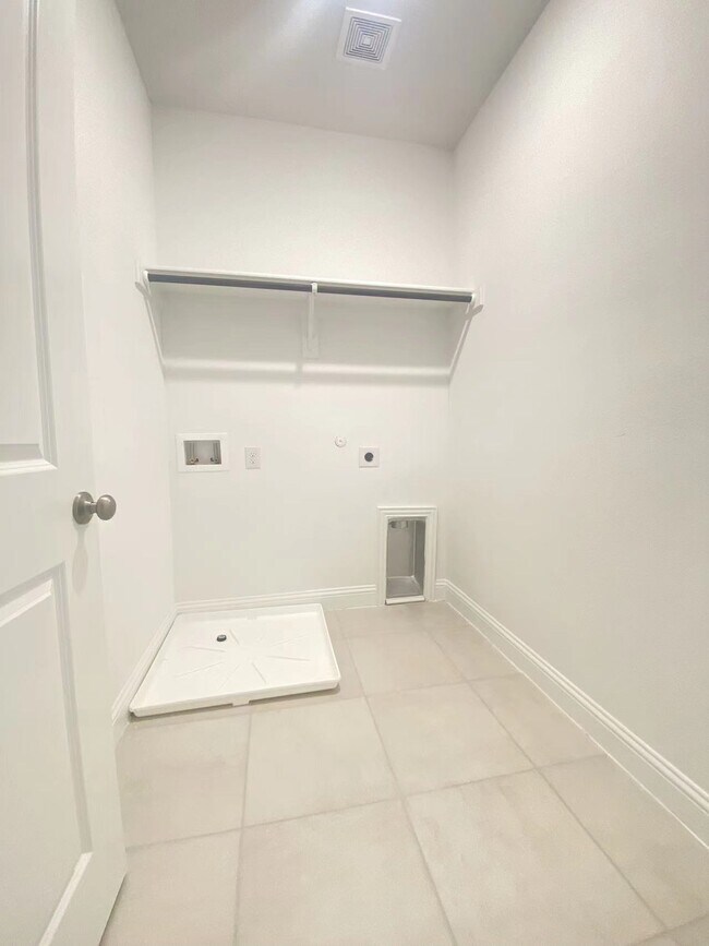 Building Photo - 1495 Perrin Ln