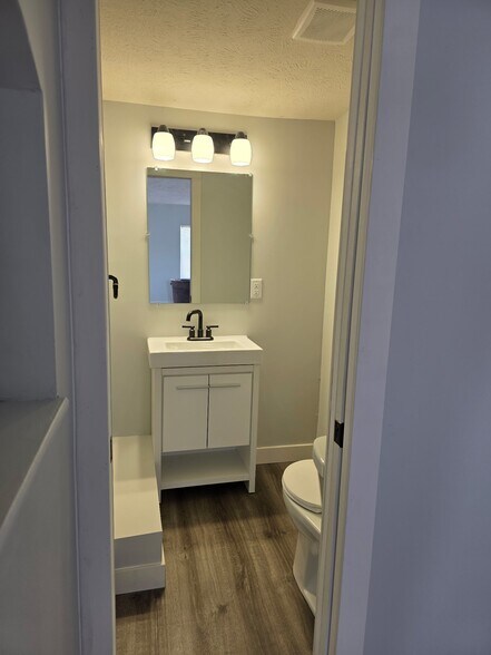 Building Photo - 2025 N 31st St