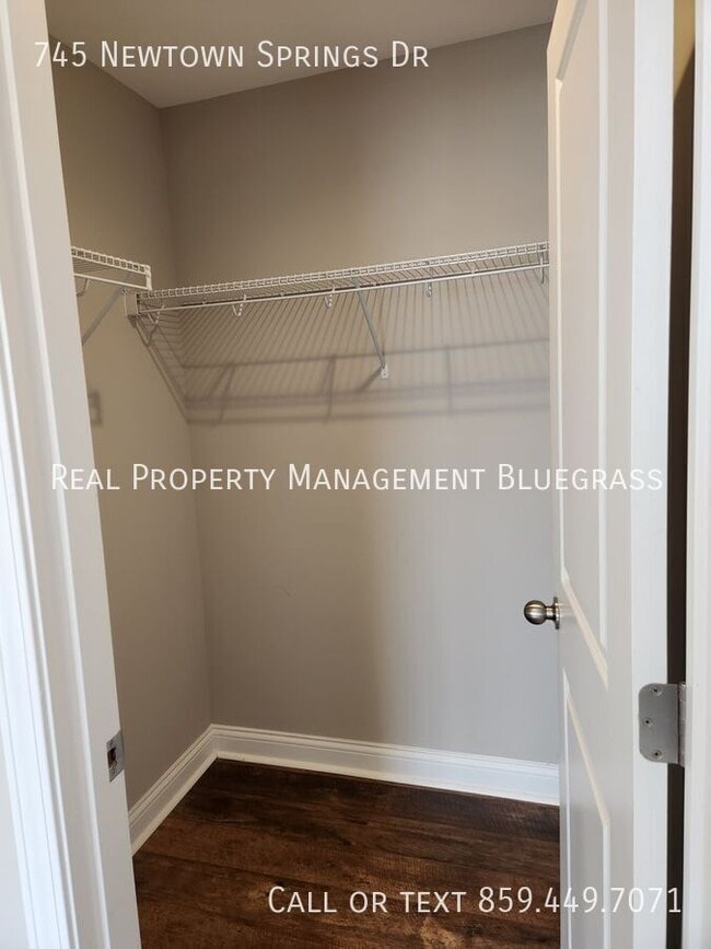 Building Photo - 745 Newtown Springs Dr