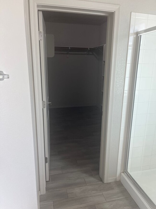 Building Photo - Beautiful Like New 4 Bedroom 3 Bathroom ho...