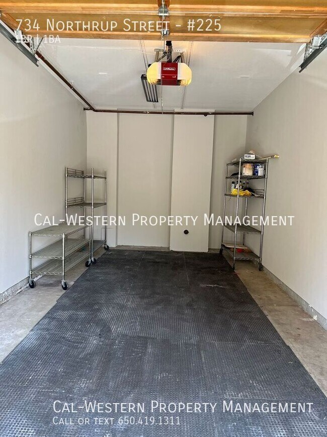 Building Photo - 734 Northrup St