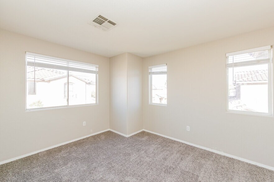 Building Photo - 8104 Finch Feather St