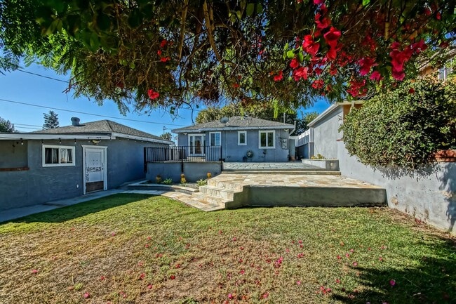 Building Photo - 2809 Carlsbad St