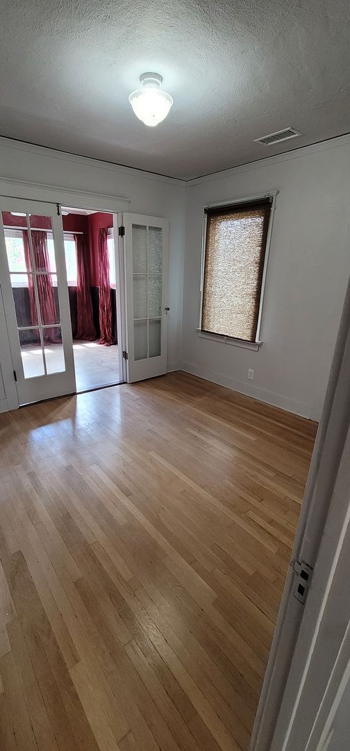 Building Photo - Glendale Awaits You