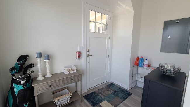 Building Photo - DON'T MISS THIS ADORABLE TWO BEDROOM CLOSE...