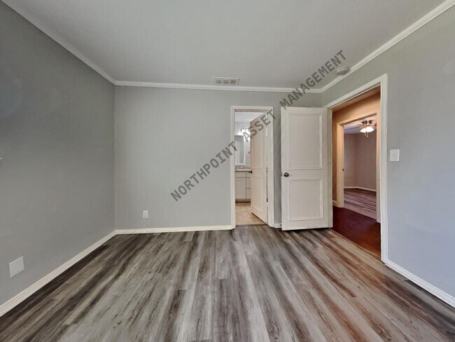 Building Photo - Newly Renovated Single Family Home | 4 BR/2BA | Fenced Backyard