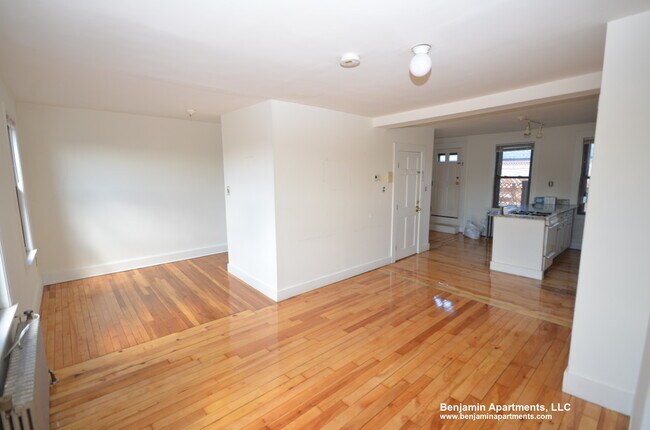 Building Photo - 39 Beacon St