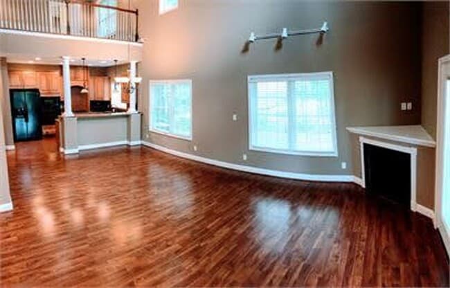 Building Photo - Townhouse in Forest