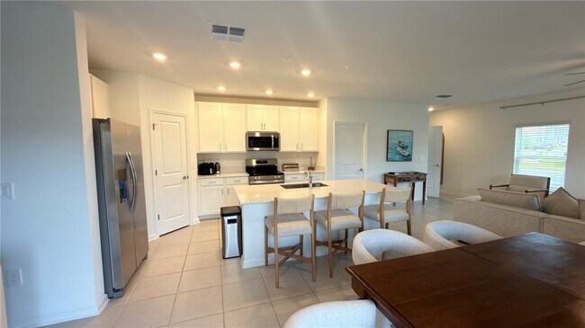 Building Photo - 2731 Armstrong Ave