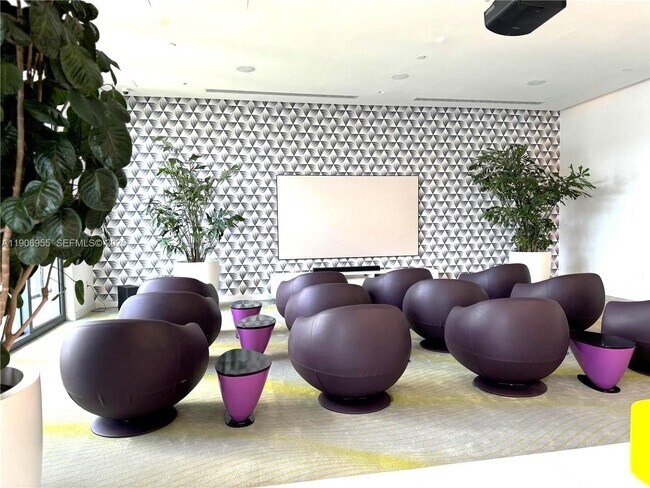 Building Photo - 501 NE 31st St