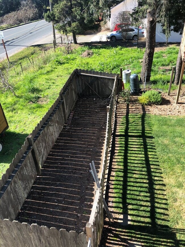 Building Photo - MOVE IN SPECIAL!!!! Charming 3 bedroom 2 bath home Sebastopol!!