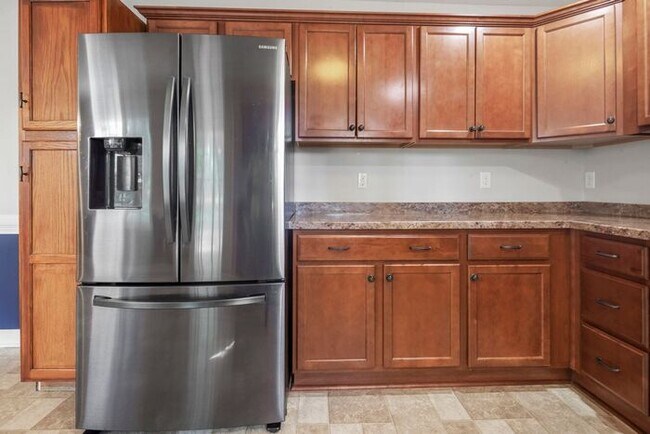 Building Photo - 4 Bedroom 2.5 Bath Home