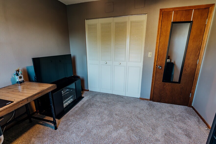 Building Photo - 2042 Louisiana Ave S