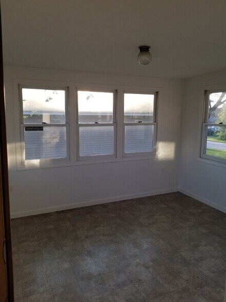 Sunroom - 118 Chanticleer Ln NE