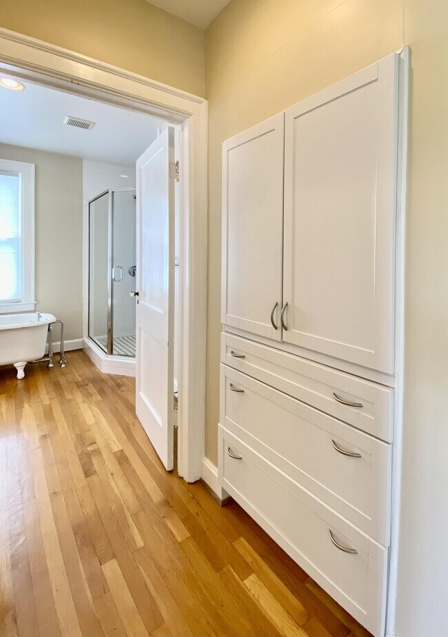 Building Photo - 1105 Virginia Ave