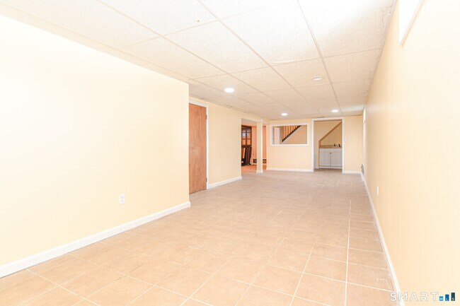 Building Photo - 90 Mary Ellen Dr