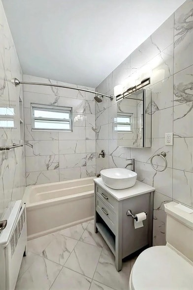 Building Photo - 418 W 259th St