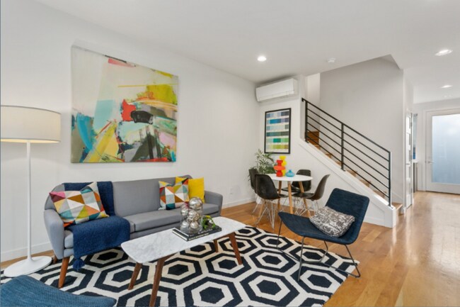 Building Photo - Modern 3 Bed Townhouse in Seattle | 2 Bath $3,800!!