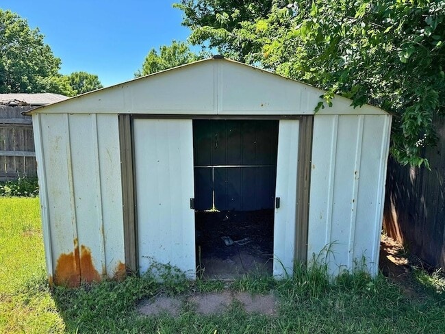 Building Photo - 5216 Brookwood Dr