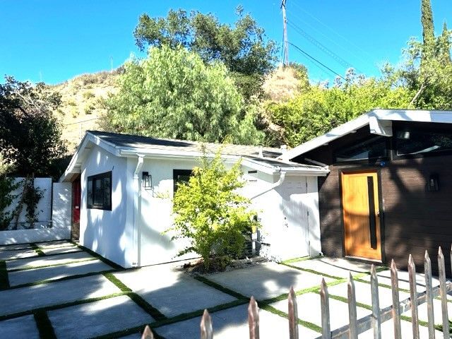 Building Photo - 22421 Mulholland Dr