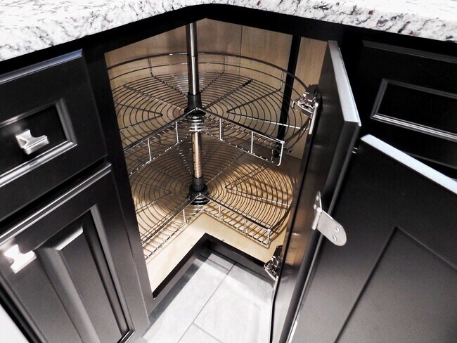 Building Photo - Available NOW! Immaculate 3 Bedroom, 2 Bat...