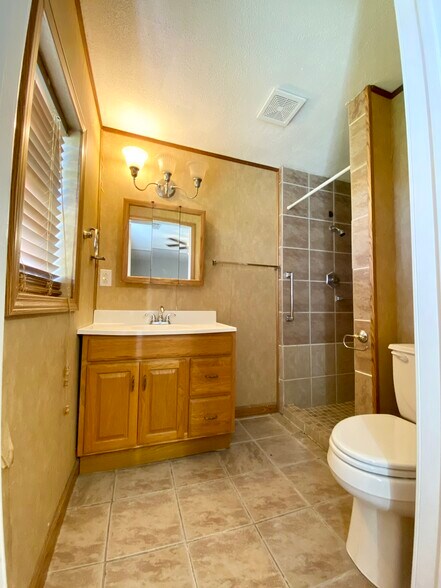 Building Photo - 2503 Ave G