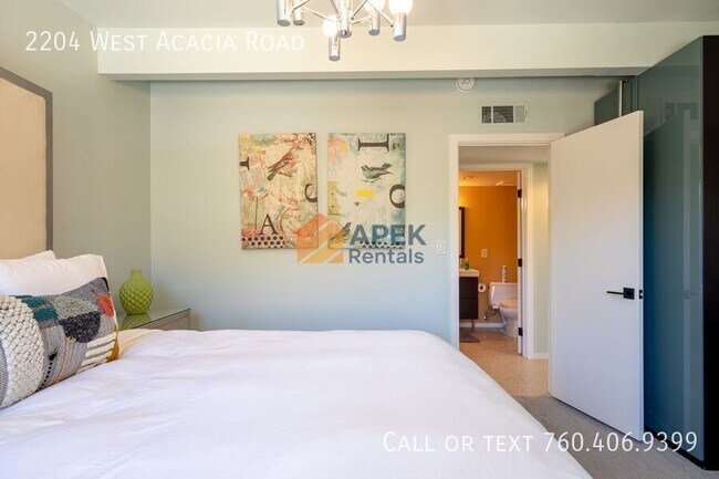 Building Photo - 2204 W Acacia Rd