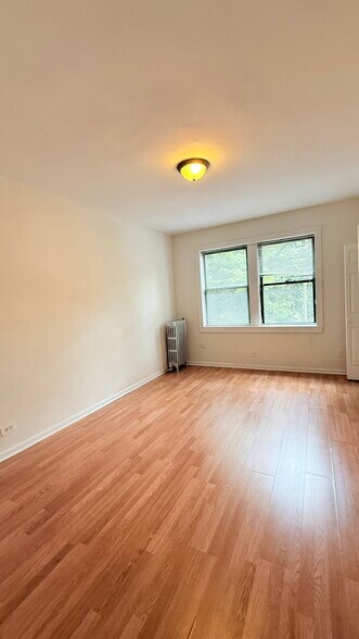 Primary Photo - 839 W Sheridan Rd