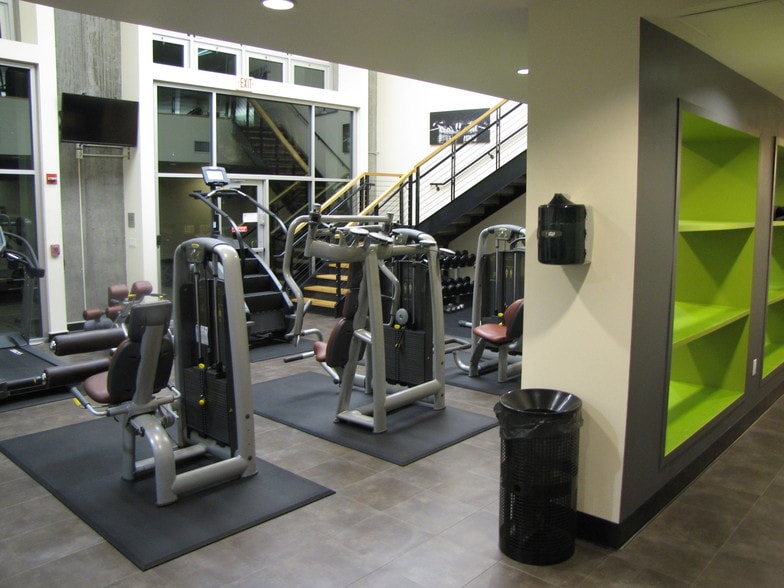 Building Photo - 311 Oak St