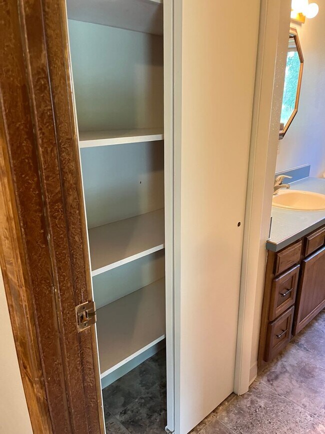 Building Photo - 3 Bdr, 2 Bath, home in beautiful Shields Valley setting