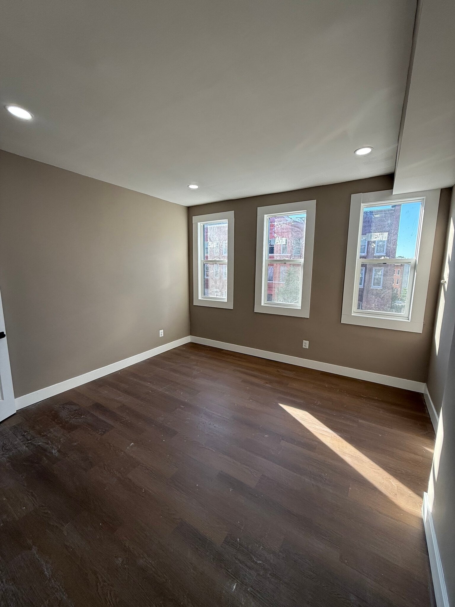 Building Photo - 748 Dolphin St