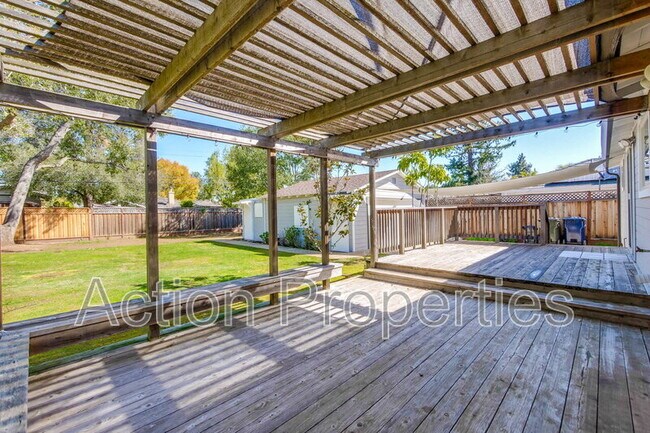 Building Photo - 485 Benvenue Ave