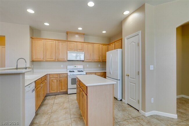 Building Photo - 6840 Frances Celia Ave