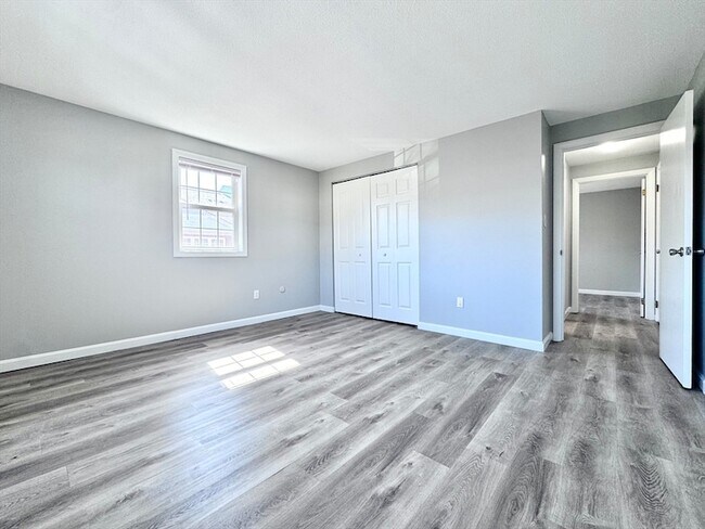 Building Photo - 2 Old Colony Ln