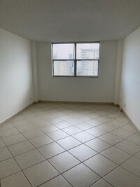 Building Photo - Sunny Isles Condo $2200