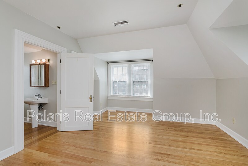 Building Photo - 101 E 14th St