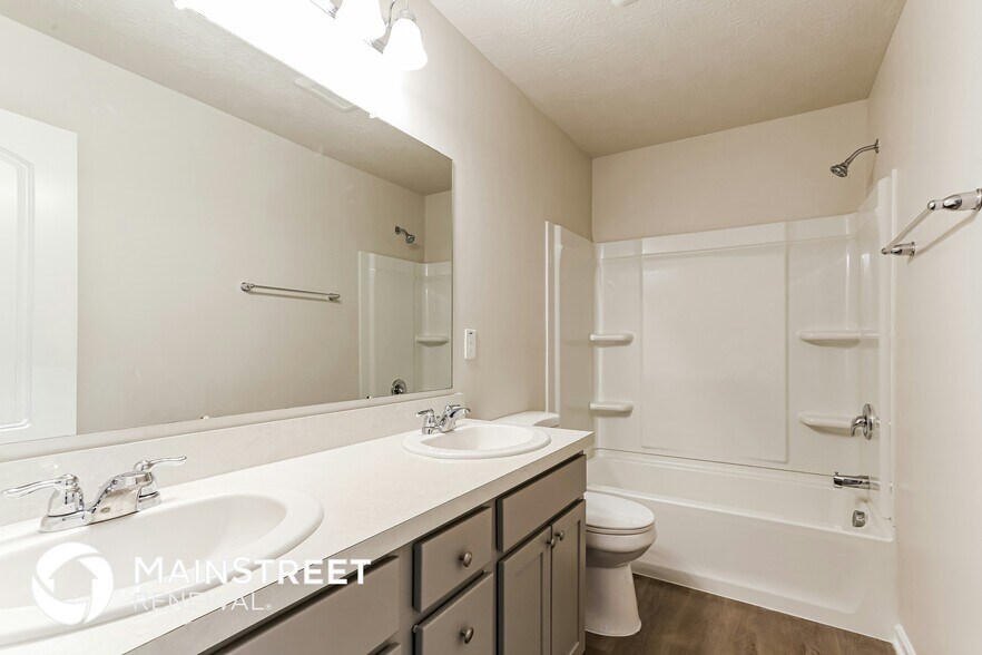 Building Photo - 5009 Roese Ave