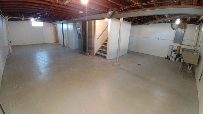 Building Photo - 3 Bedroom 1 Bath Adorable Cape Cod