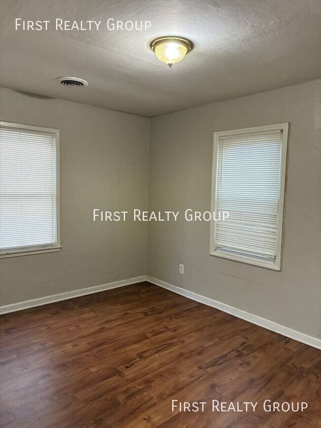 Building Photo - 364 Sheridan Ave