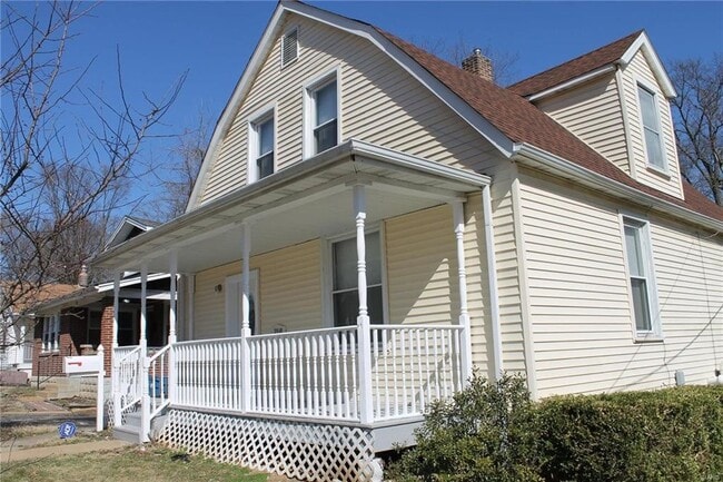 Building Photo - Absolutely adorable 3 bedroom/1.5 bath house in Ritenour school district!