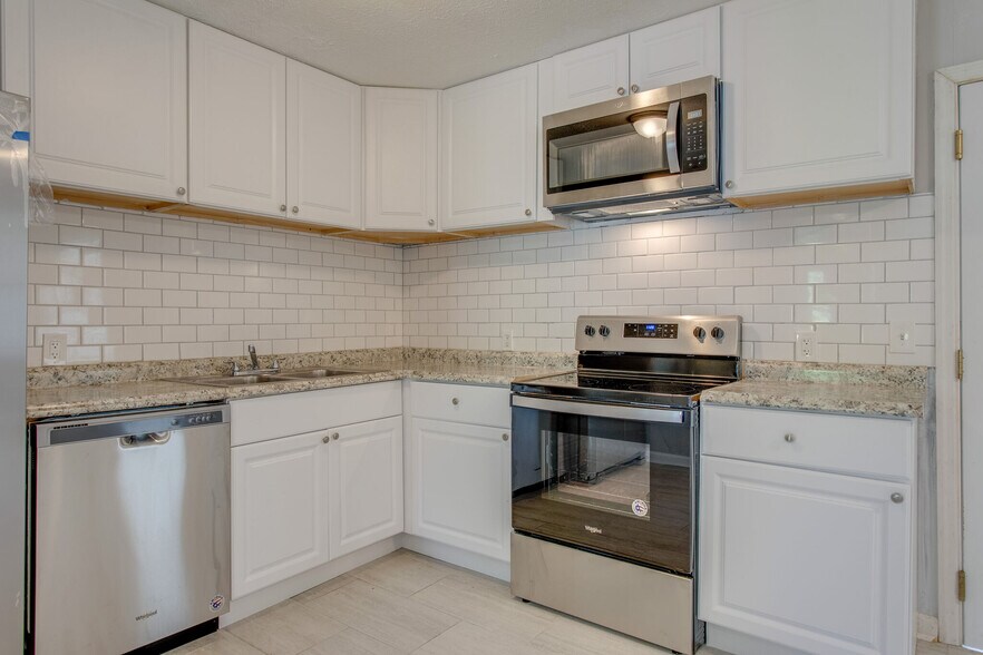 Building Photo - 637 Lischey Ave