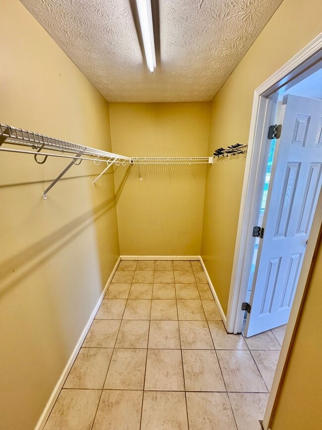 Building Photo - Modern 3-Bedroom Beauty in East Montgomery