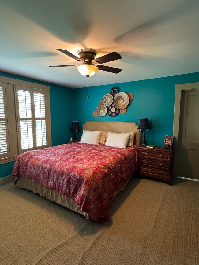 Building Photo - Charming 3-Bedroom Home in Desirable Allis...