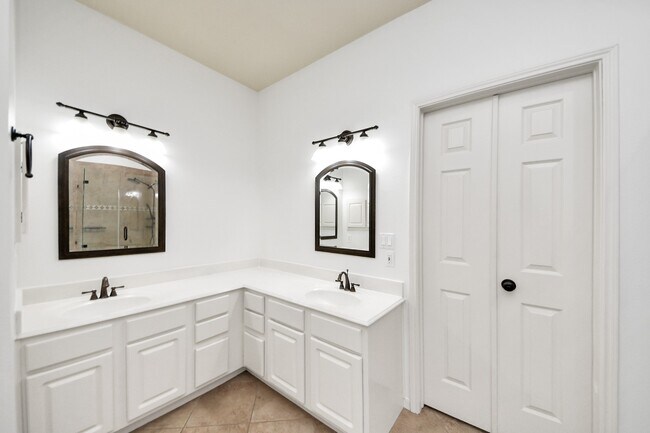 Building Photo - 42 S Lace Arbor Dr