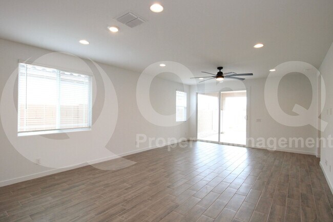 Building Photo - 23097 E Saddle Way