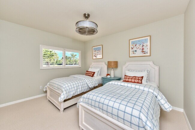 Building Photo - Pelican Marsh Pool home