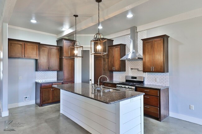 Building Photo - 3/2/2 duplex!  NEWLY UPDATED!