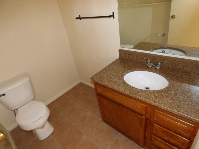 Building Photo - 6914 Autumn View Dr